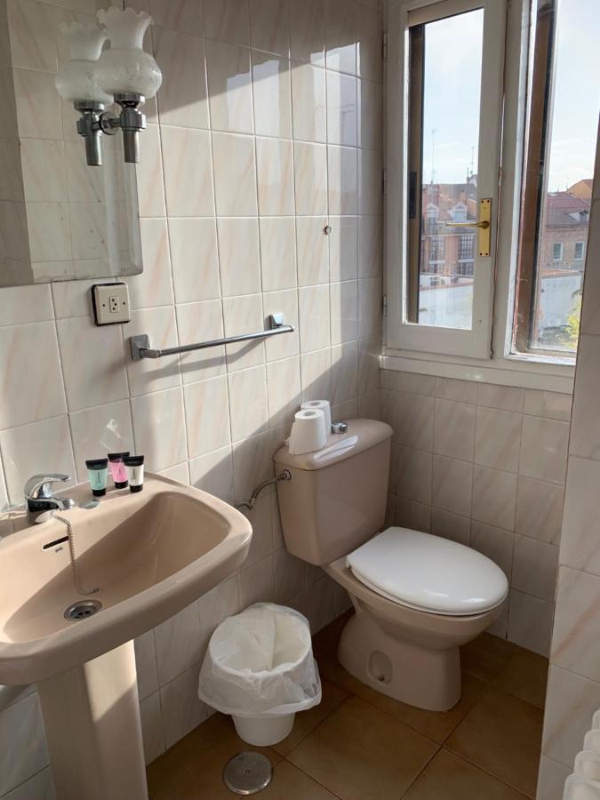 Hotel Y Restaurante Puerta De Aranda Аранда де Дуеро Екстериор снимка